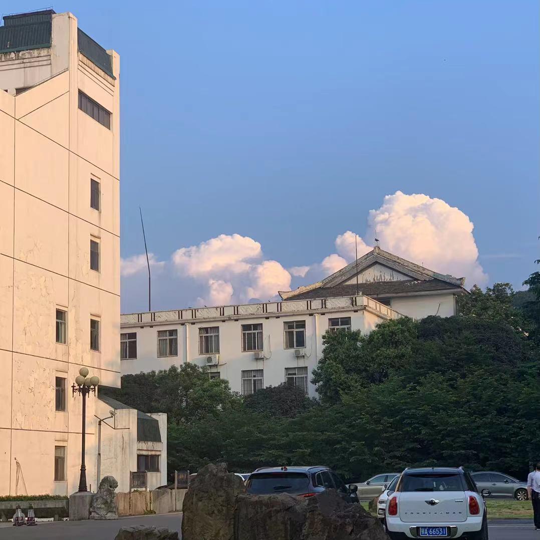 武汉：24 岁研究生爱上的城市景色与 60 岁退休人员的生活